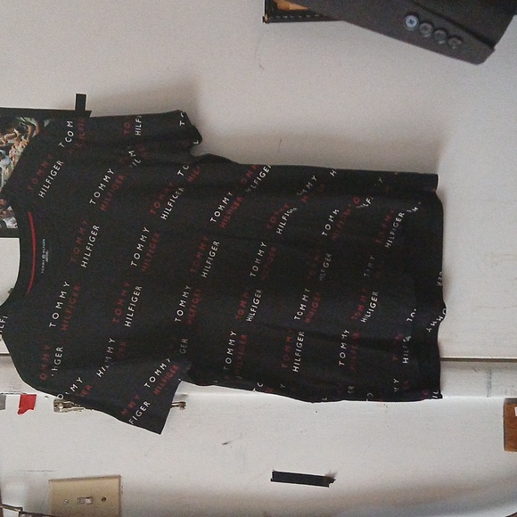 Men's Tommy hilfiger size M colors black white and red - Picture 1 of 9